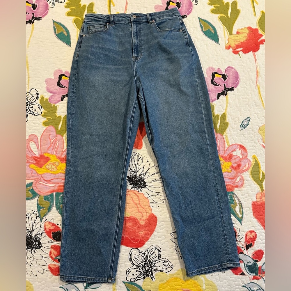 American Eagle Curvy Mom Jeans